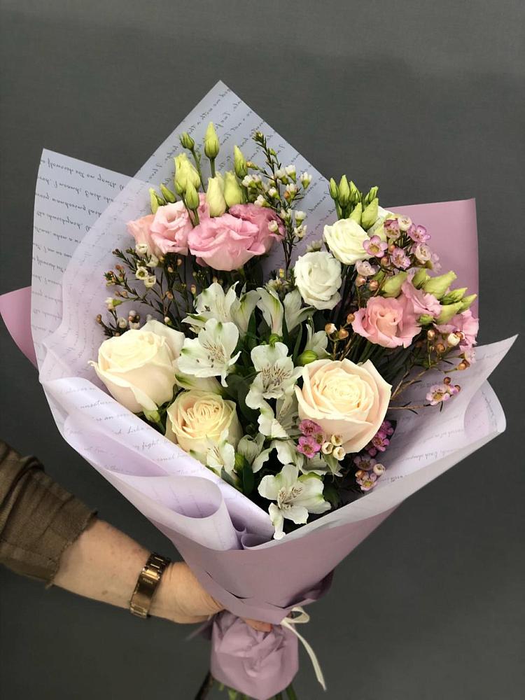 Букет цветов из: Альстромерии, Розы и Лизиантусы в Скопине