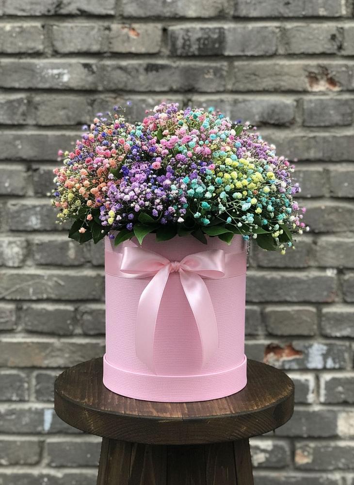 Цветочная композиция из Гипсофила и Розы в шляпной коробке в Скопине