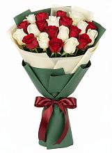 Букет Микс из красных и белых роз в Скопине