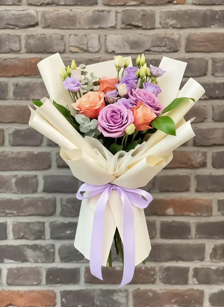 Букет цветов из: Лизиантусы и Розы в Скопине