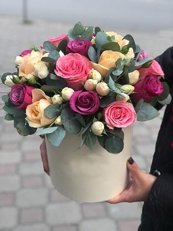 Цветочная композиция из Розы в шляпной коробке в Скопине